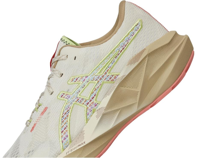 Трейловые кроссовки ASICS Novablast 5 Trail с амортизацией FF Blast Max