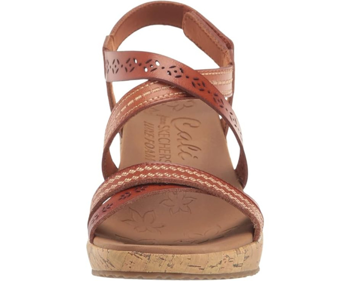 Женские босоножки Skechers Beverlee Delicate Glow на танкетке