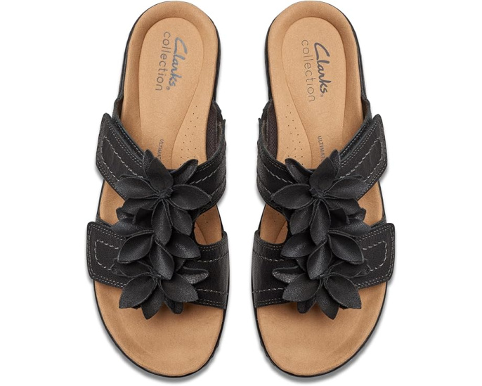 Босоножки Clarks Merliah Raelyn на танкетке с цветочным декором