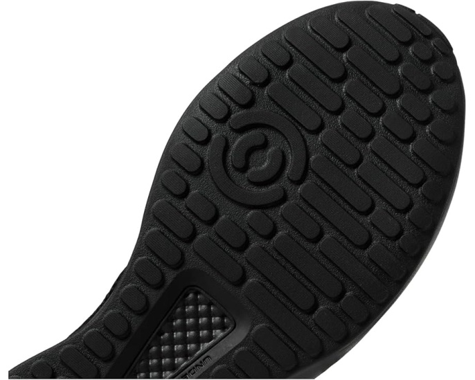 Under Armour Charged Edge кроссовки для тренировок с амортизацией