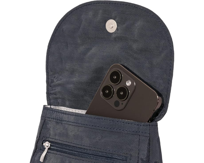 Сумка Baggallini Dash Crossbody с защитой RFID и карманом для губной помады