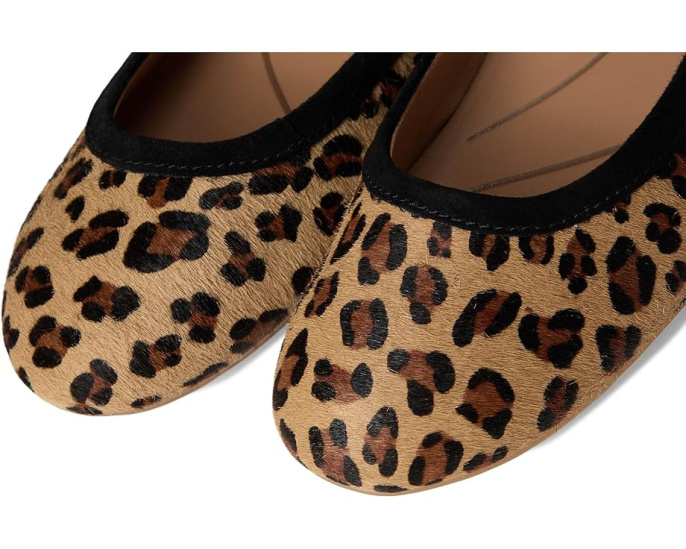 Балетки Dansko Madisen с леопардовым принтом и технологией Natural Arch