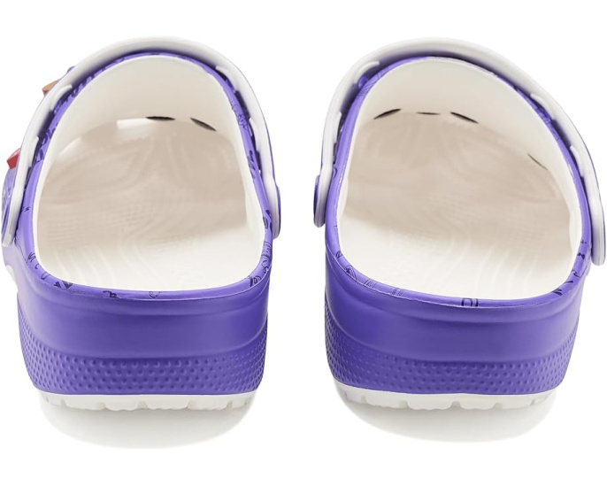 Crocs Friends Classic Clogs сабо с принтом и подвесками разноцветные
