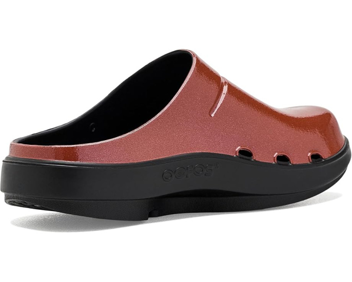 OOFOS Сабо Oocloog Luxe с глянцевым покрытием
