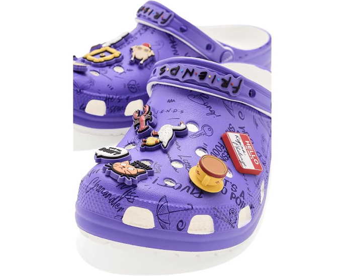 Crocs Friends Classic Clogs сабо с принтом и подвесками разноцветные