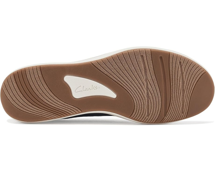 Слипоны Breezesky Air от Clarks с эластичными вставками и стелькой Cloudsteppers