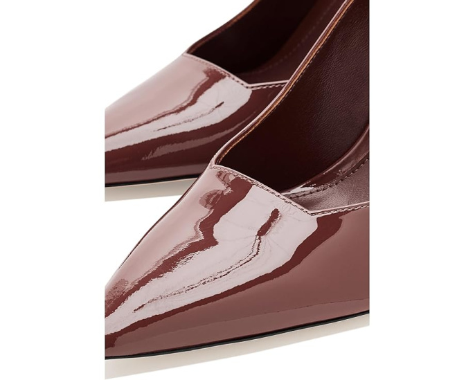 Насосы Vinnie 85 Stuart Weitzman с острым мысом и уникальным каблуком