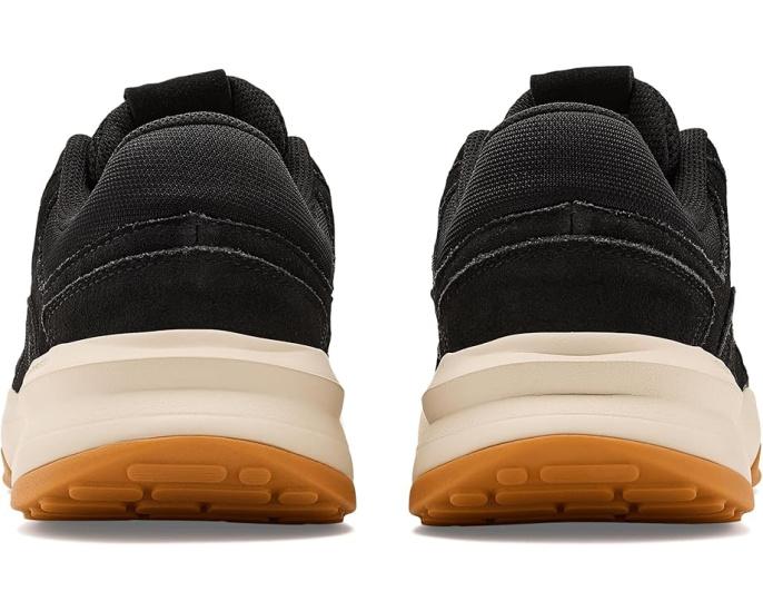 Кроссовки Under Armour Edge Suede с замшевым верхом и шнуровкой