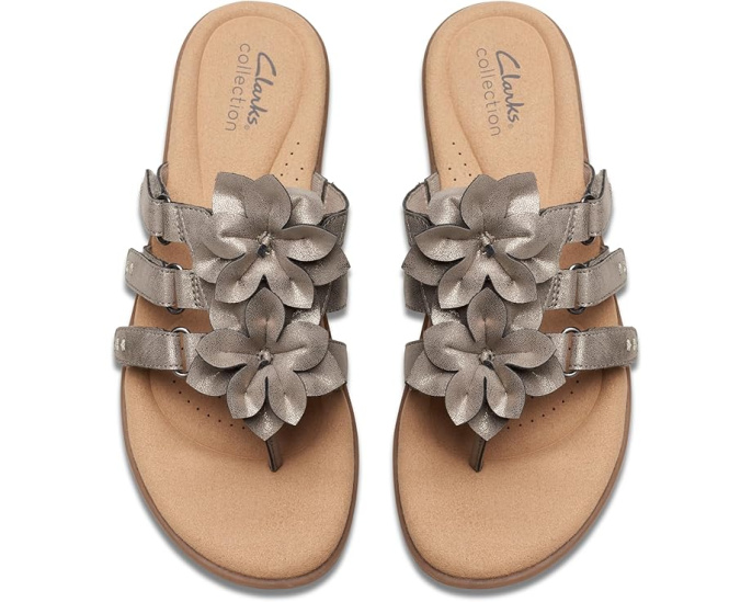 Сандалии Clarks Elizabelle Mae с кожаным верхом и цветочным декором