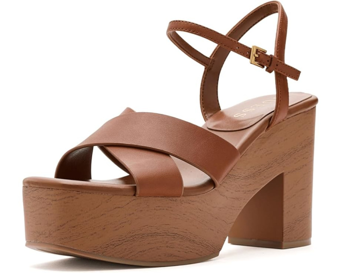 Босоножки GUESS Qeelin с каблуком и платформой