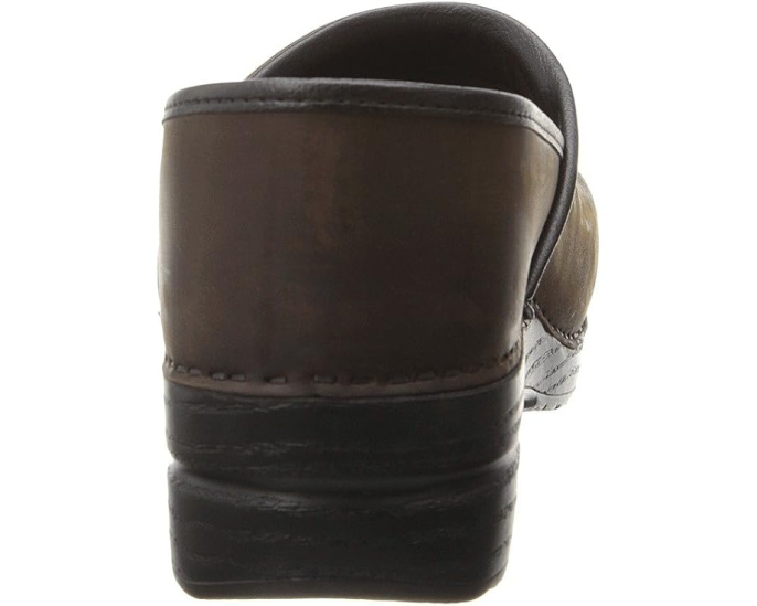 Классические клоги Dansko Professional с контурной стелькой и кожаным верхом