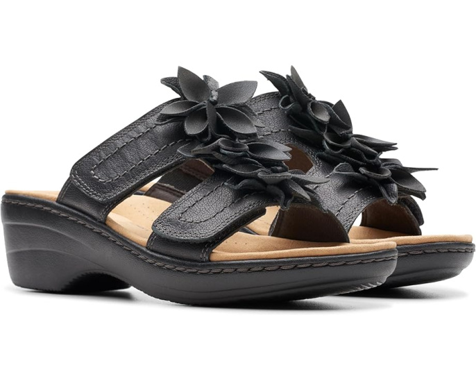 Босоножки Clarks Merliah Raelyn на танкетке с цветочным декором