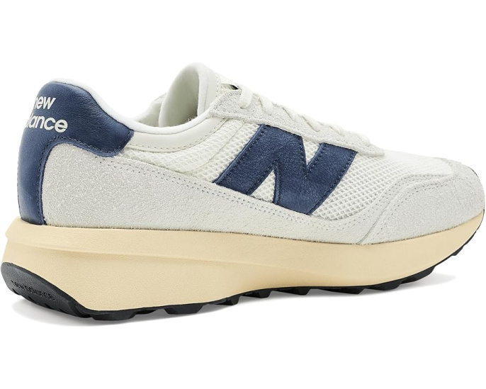 Кроссовки New Balance 370 в винтажном стиле
