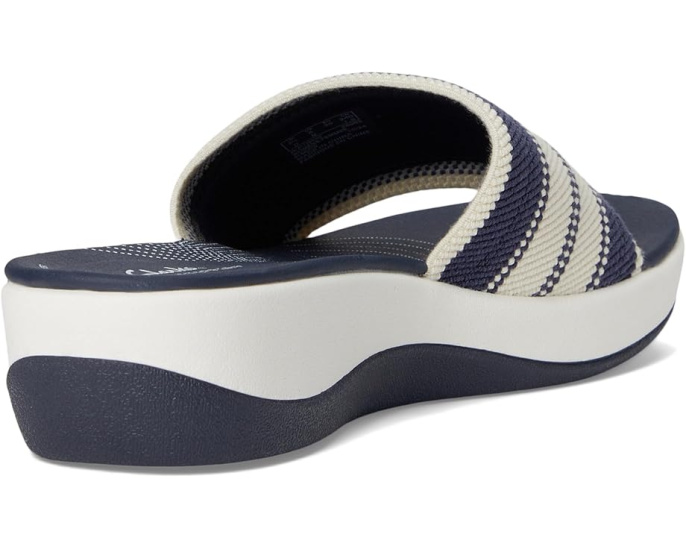 Сандалии Clarks Arla Hollis из коллекции Cloudsteppers на подошве из ЭВА