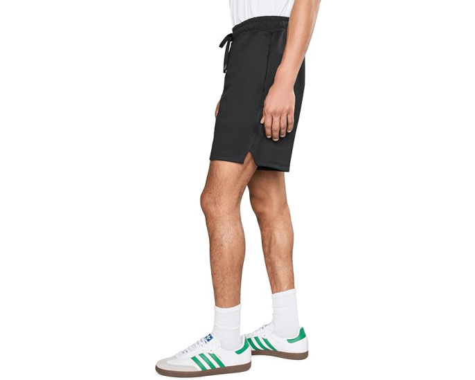 Шорты для гольфа Beyond Range от adidas Golf с регулируемым поясом