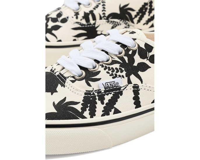 Кроссовки Vans Authentic из текстиля в классическом дизайне