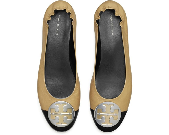 Балетки Tory Burch Claire с мыском и металлическим логотипом