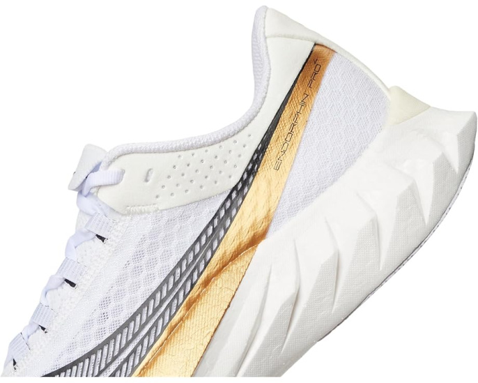Беговые кроссовки Saucony Endorphin Pro 4 с карбоновой пластиной