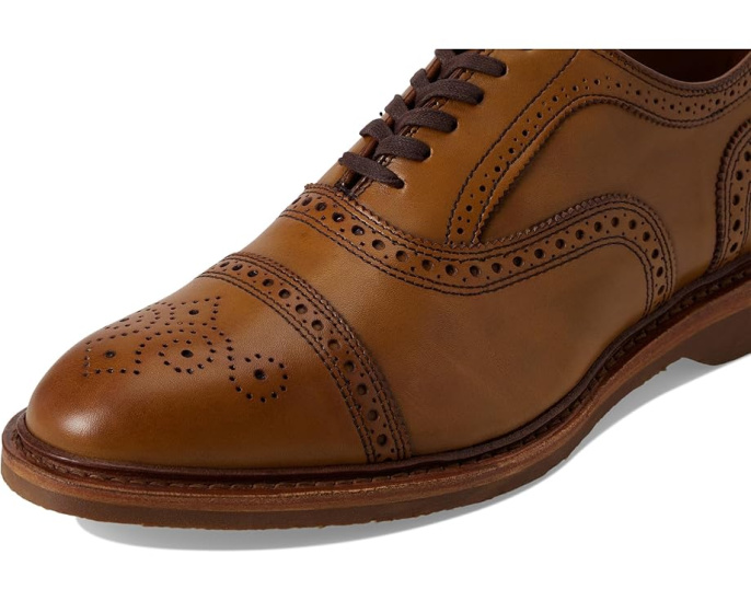 Оксфорды Allen Edmonds Strand Verse с перфорацией на резиновой подошве