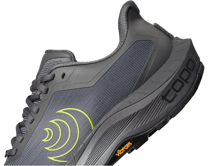 Трейловые кроссовки Topo Athletic MTN Racer 4 с высоким профилем амортизации и подошвой Vibram Megagrip