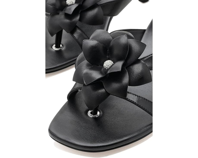 Босоножки MICHAEL Michael Kors Jacie Kitten Sandals на низком каблуке с цветком