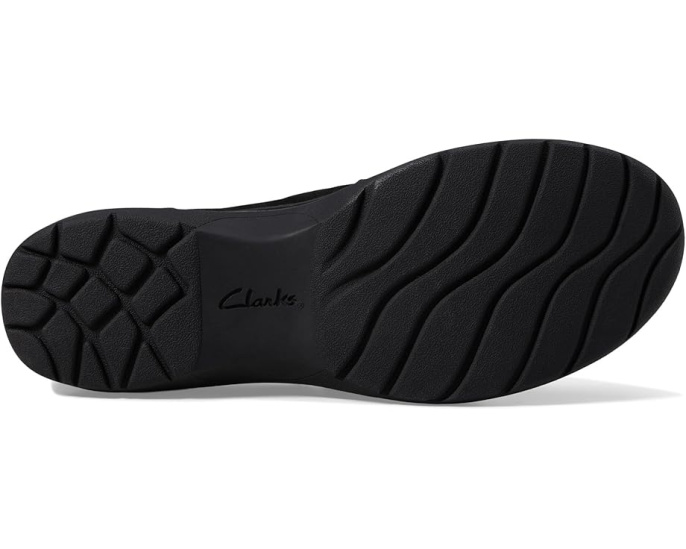 Обувь Clarks Carleigh Pearl из нубука для легкого надевания с круглым носком