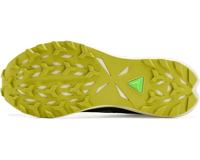 Трейловые кроссовки ASICS Fuji Lite 6 с переработанными материалами