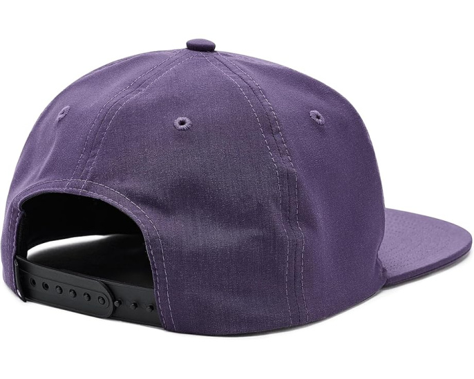 Кепка Social Hour от TravisMathew с плоским козырьком
