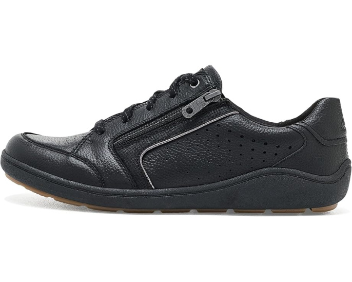 Кроссовки Clarks Bryianne Dazz из мягкой кожи с перфорацией