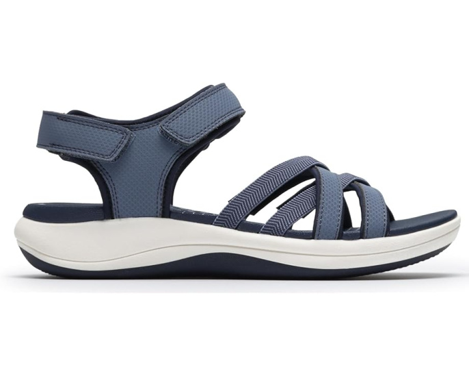Сандалии Mira Shore Clarks с технологией Cloudsteppers и стелькой Cushion Soft