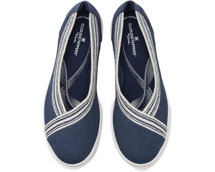 Слипоны Breezesky Air от Clarks с эластичными вставками и стелькой Cloudsteppers