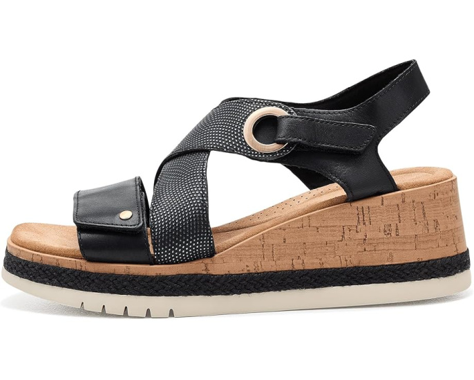 Сандалии Clarks Kidiki Sun на клиновидном каблуке из нубука
