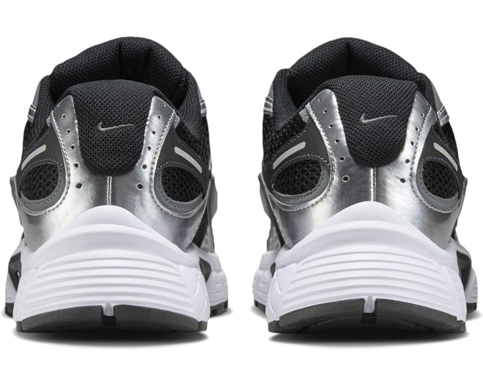Кроссовки Nike V5 RNR с массивной пеной и ретро-дизайном