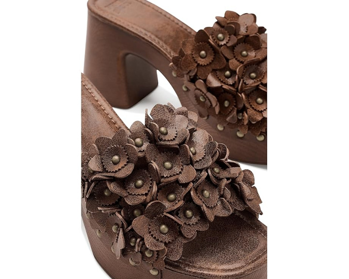 Слайды Wylie Flower от Frye с цветочным декором