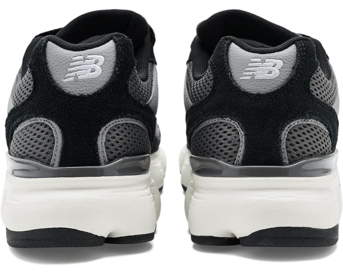New Balance 603 кроссовки в футуристическом стиле