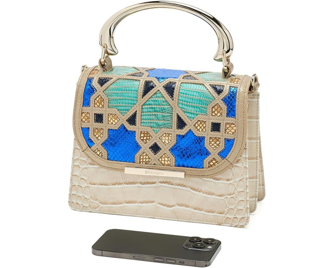 Сумка Brahmin Small Hallie с расширяющимися боками и пятью карманами