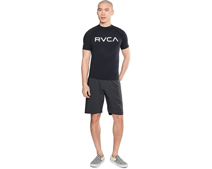 Короткий рашгард RVCA с защитой от солнца