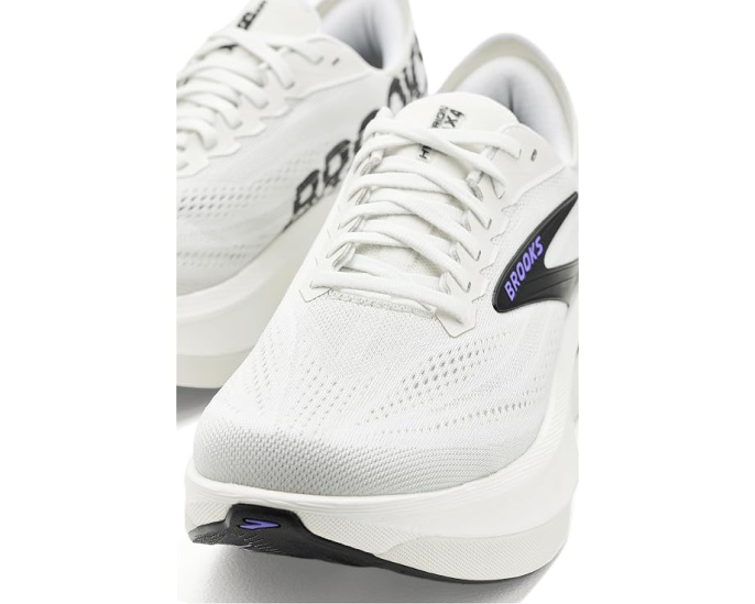 Кроссовки Hyperion Max 4 от Brooks серые