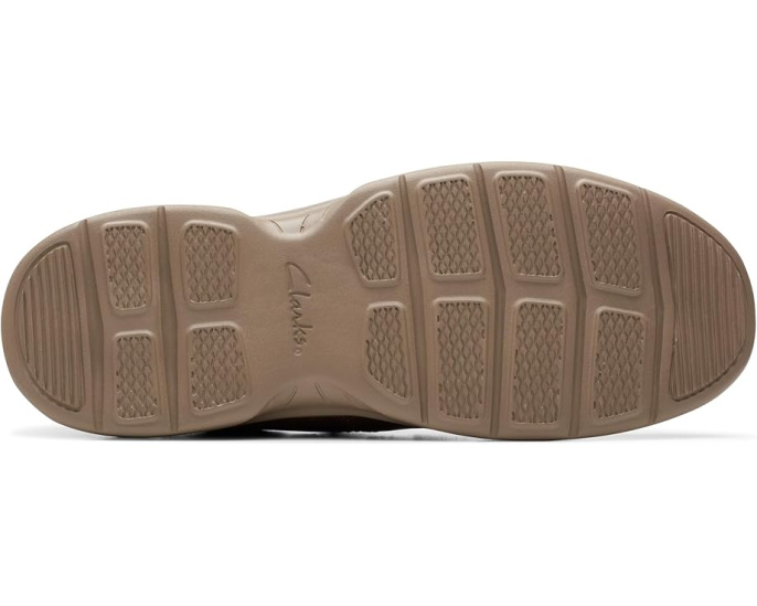 Слипоны Bradley Step от Clarks с технологией Contoured Comfort