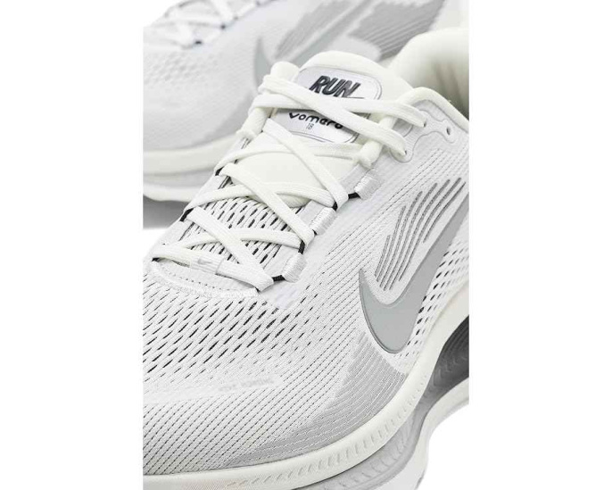 Кроссовки Nike Vomero 18 для бега по шоссе