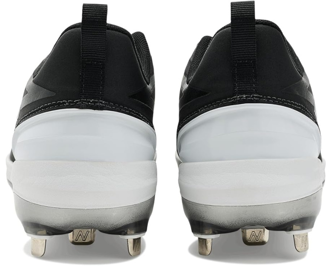 Софтбольные бутсы New Balance Fuse V5 с промежуточной подошвой FuelCell