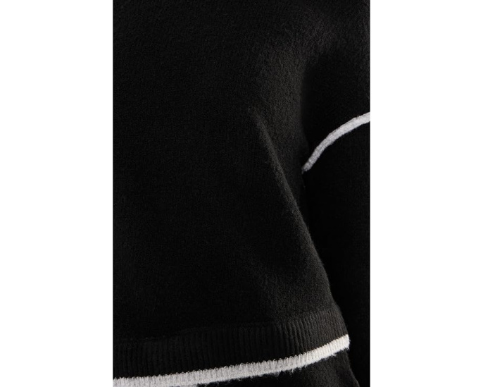 Long Sleeve Crew Neck Sweater with Cream Tulip Hem