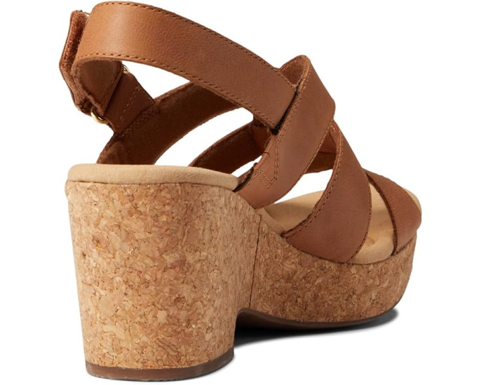 Летние босоножки Giselle Beach на платформе и клиньях от Clarks