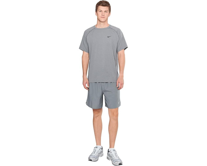 Шорты Nike Dri FIT Challenger 7 дюймов (17.78 см) с внутренними шортами