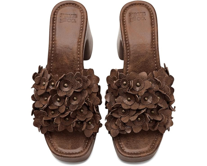 Слайды Wylie Flower от Frye с цветочным декором