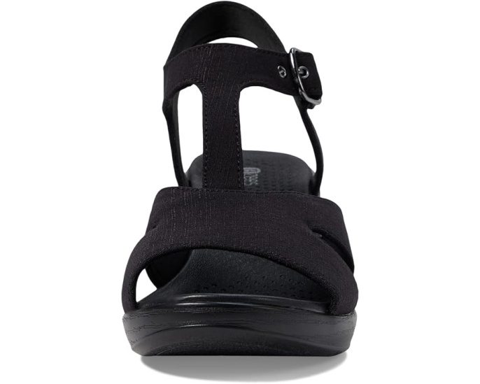 Босоножки Bzees Everly Strappy на блочном каблуке с технологией Cloud
