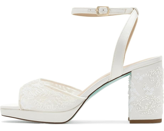 Сандалии Junie от Blue by Betsey Johnson с блестящим декором