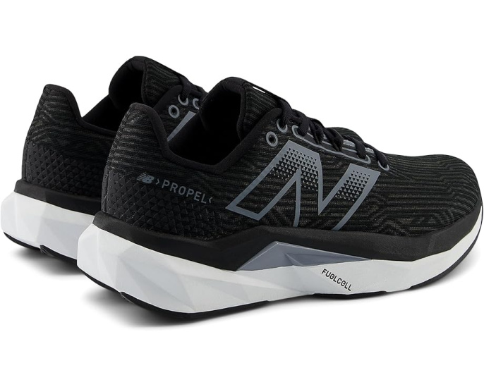 Беговые кроссовки New Balance FuelCell Propel v5 с пеной FuelCell