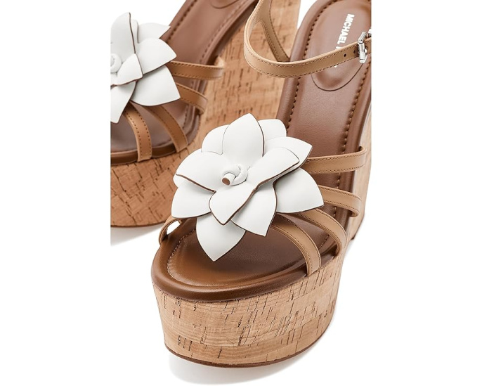 Босоножки MICHAEL Michael Kors Jacie Wedge на танкетке с цветком и ремешком