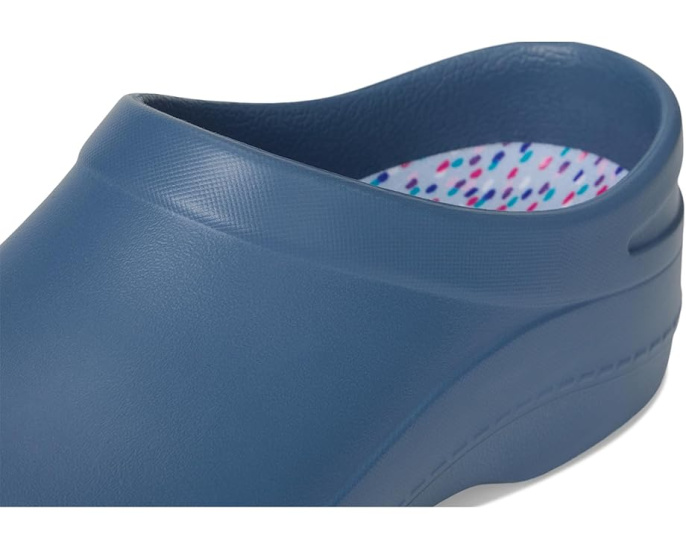 Клоги Dansko Kaci с технологией Natural Arch и противоскользящей подошвой